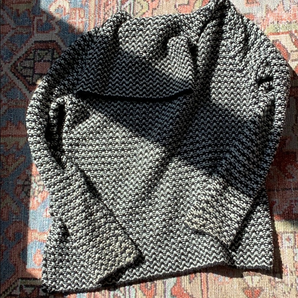 Zara Turtleneck Black/white